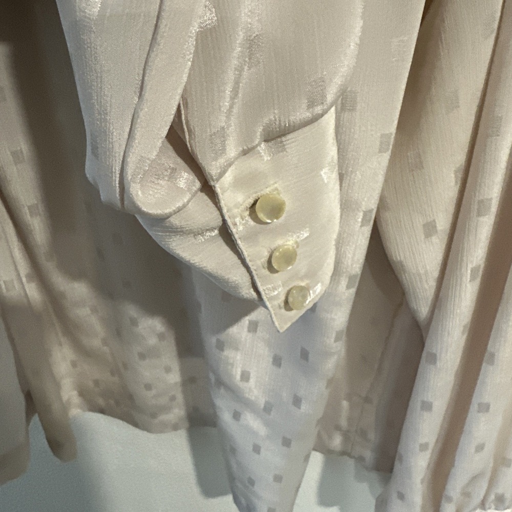 laura mae Vintage Long Sleeve‎ Blouse - Picture 4 of 8